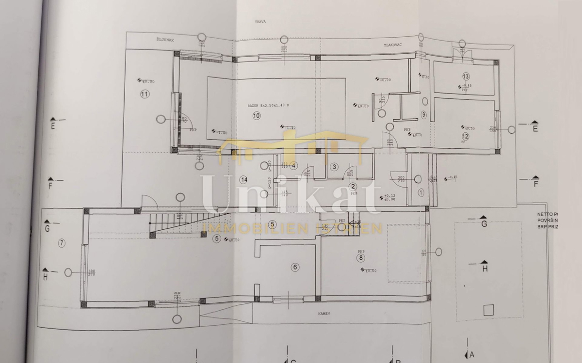 Moderna vila z notranjim in zunanjim bazenom